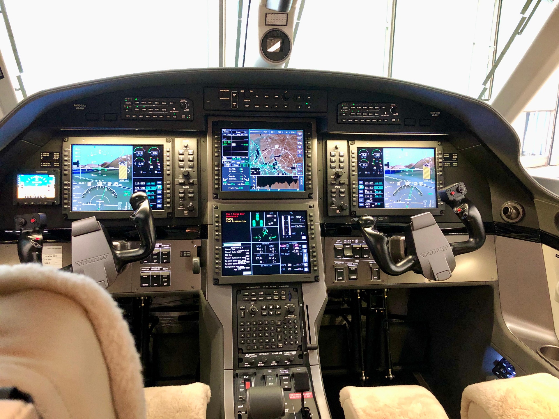 Pilatus PC-12 glass cockpit with Honeywell Primus Apex avionics